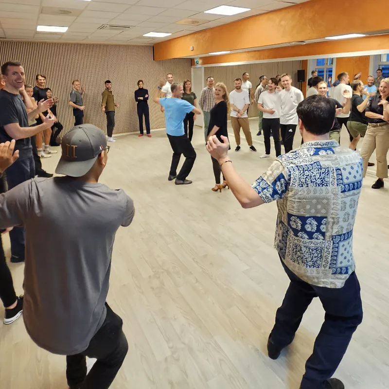 Son y chachachá hos Contigo Danseskole