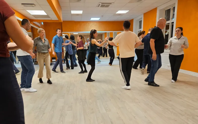 Rueda de Casino hos Contigo Danseskole