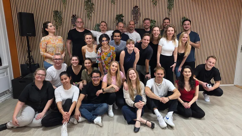 Dansere samlet i studio etter kurs